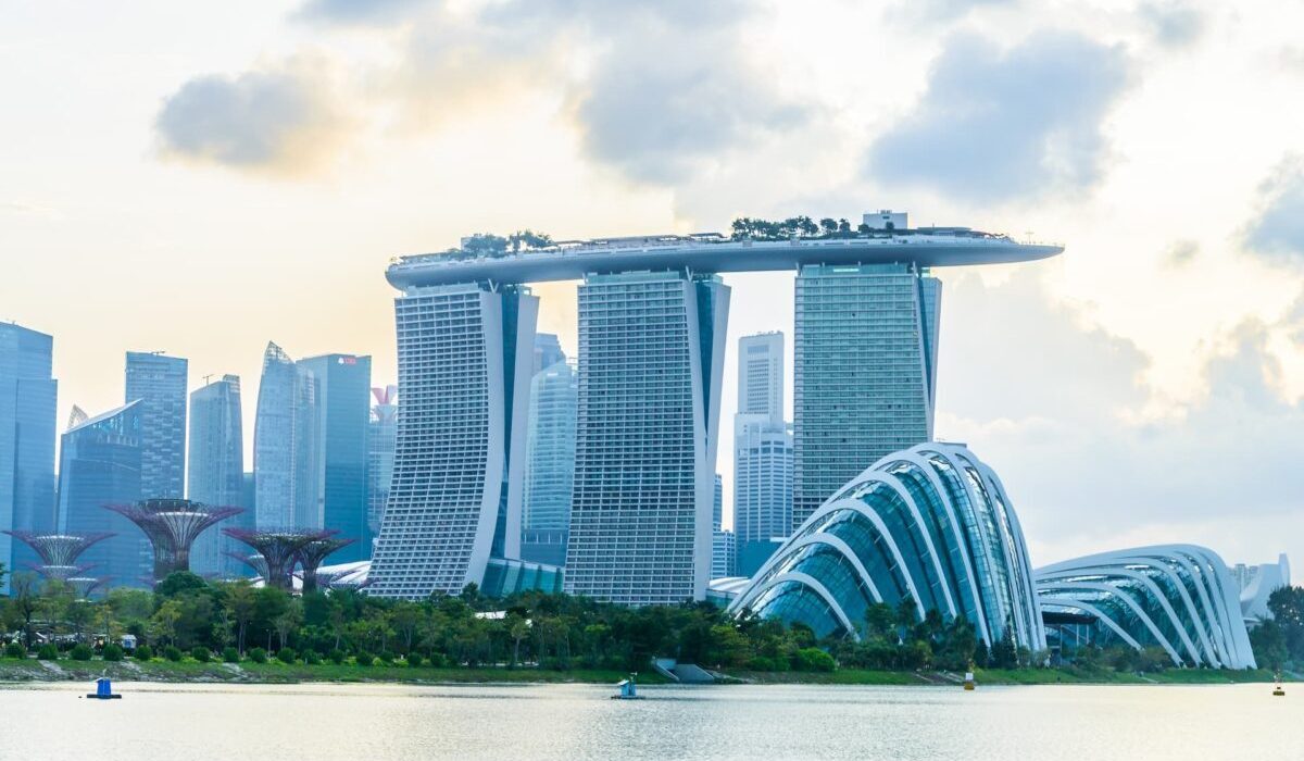 Hotel with a ship on the roof in Singapore